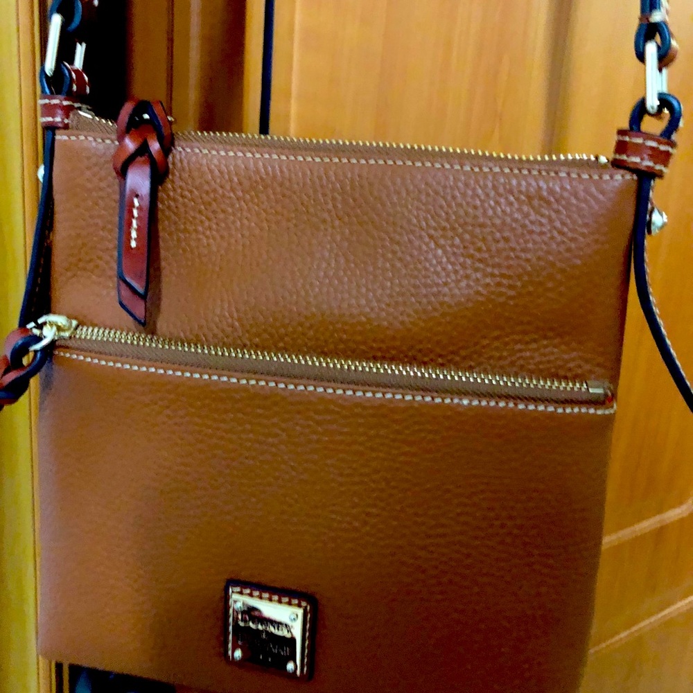 Dooney and Bourke Zip Crossbody purse